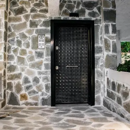 Apartment Design And Luxury Palaiontsiflikion